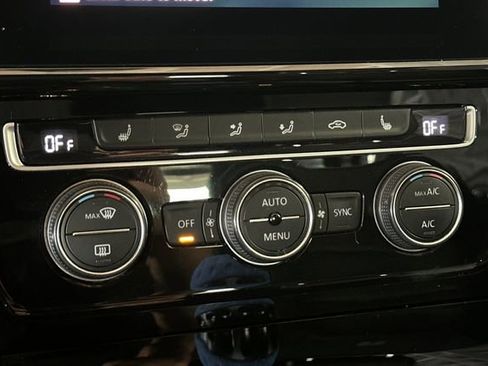 Used 2018 Volkswagen Golf R 4-Door image 25