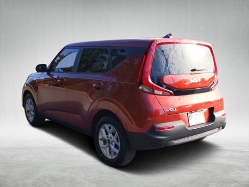 Certified 2022 Kia Soul LX w/ Technology Package image 5