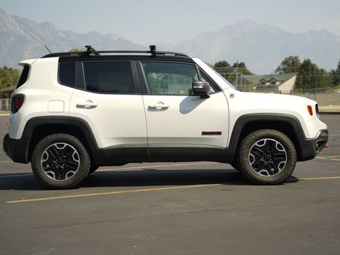 Used 2017 Jeep Renegade Trailhawk AWD/4WD image 6
