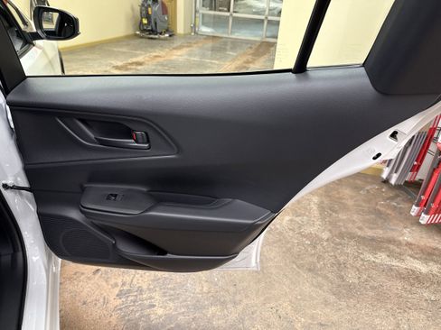 Used 2025 Toyota Prius SE image 33