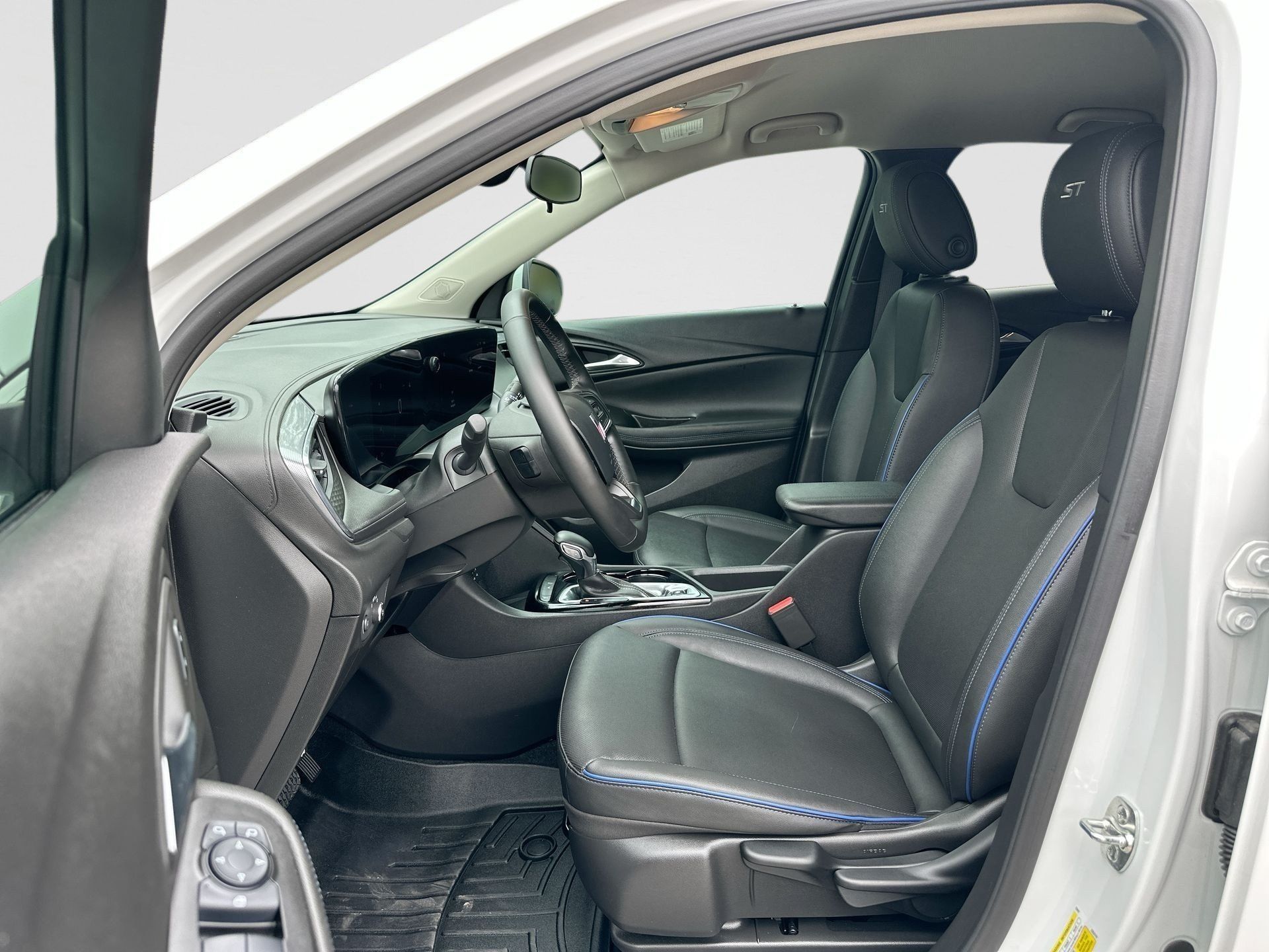 Certified 2025 Buick Encore GX Sport Touring w/ Advanced Technology Package FWD image 18
