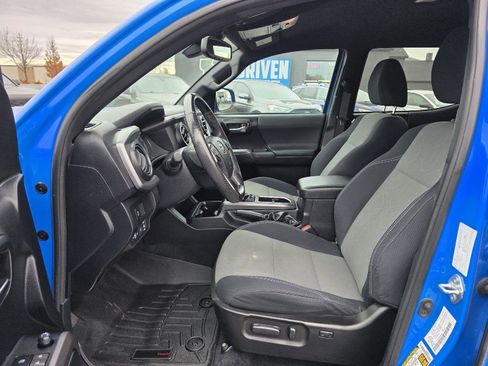 Used 2021 Toyota Tacoma TRD Sport image 9