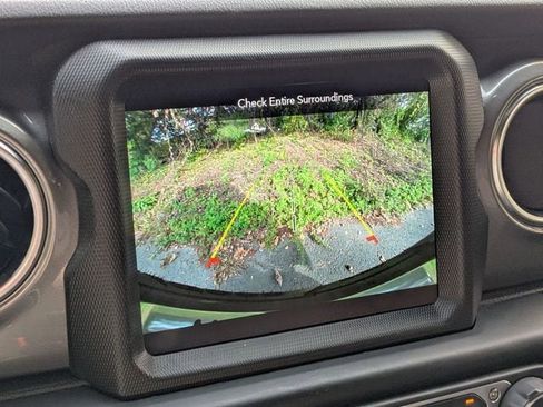 Certified 2021 Jeep Wrangler Unlimited Sahara AWD/4WD image 19