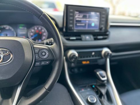 Used 2022 Toyota RAV4 XLE Premium AWD/4WD image 8