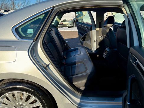 Used 2016 Volkswagen Passat 1.8T SE image 23