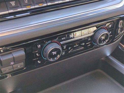 Used 2024 Chevrolet Silverado 2500 High Country w/ Technology Package image 19