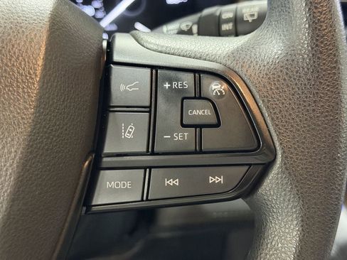 Used 2024 Toyota Sienna LE FWD image 23