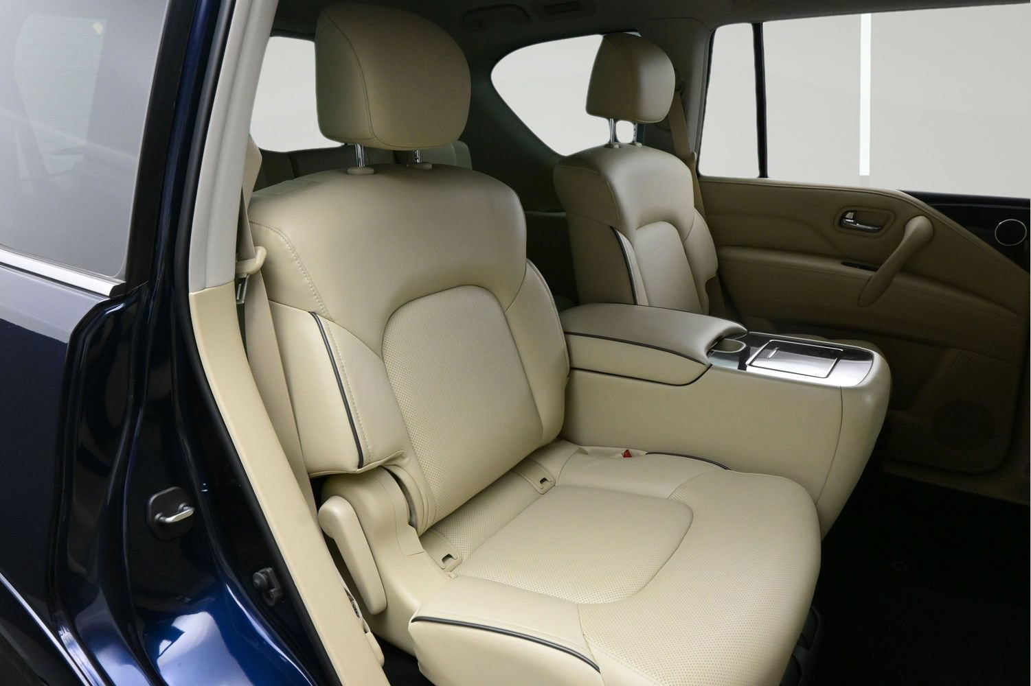 Used 2023 INFINITI QX80 Luxe w/ All-Season Package AWD/4WD image 13