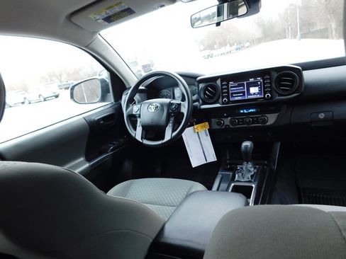 Used 2021 Toyota Tacoma SR image 3