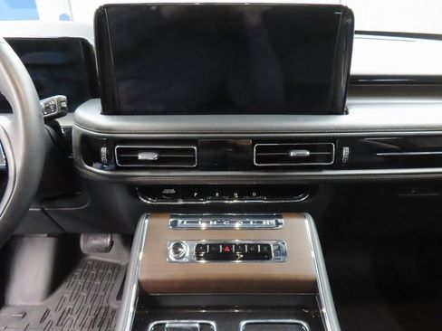 Used 2025 Lincoln Aviator Reserve w/ Equipment Group 201A image 14
