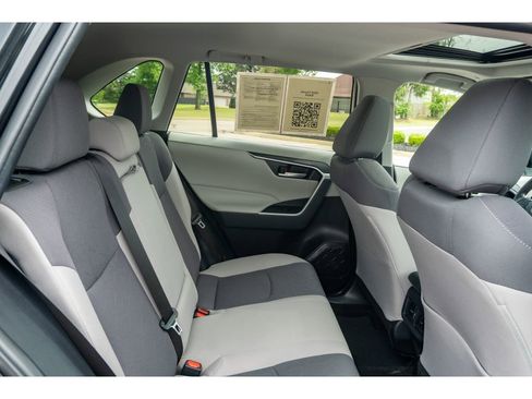 Used 2024 Toyota RAV4 XLE w/ Convenience Package FWD image 18