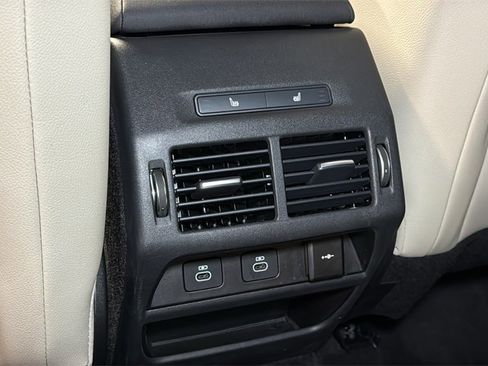 Used 2024 Land Rover Discovery Sport S image 17