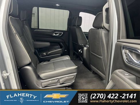 Used 2023 GMC Yukon XL SLT AWD/4WD image 13