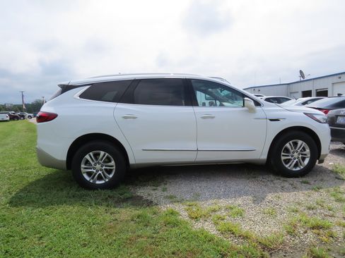 Used 2021 Buick Enclave Essence image 18