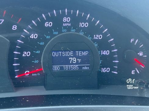 Used 2011 Toyota Camry XLE image 14