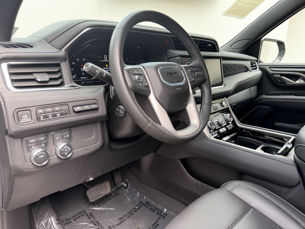 Used 2024 GMC Yukon Denali AWD/4WD image 4