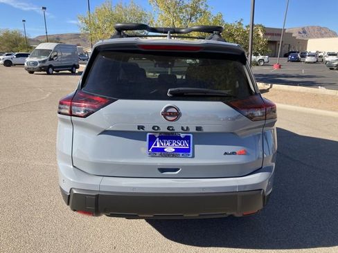 Used 2025 Nissan Rogue SV image 7