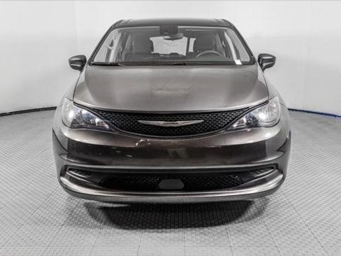 Used 2023 Chrysler Voyager LX FWD image 12
