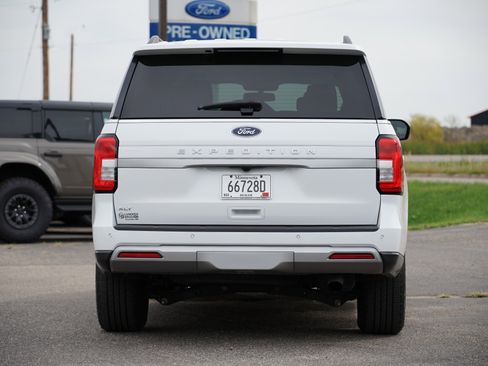 Used 2024 Ford Expedition XLT image 4