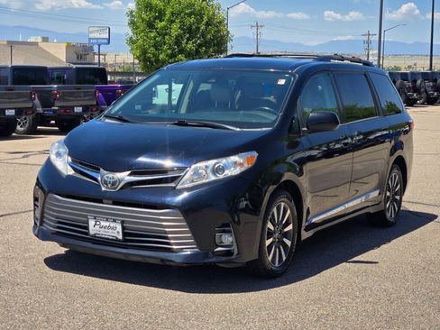Used 2018 Toyota Sienna XLE Premium AWD/4WD image 5