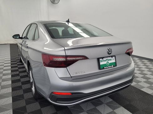Used 2024 Volkswagen Jetta SE FWD image 6