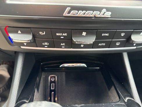 Used 2018 Maserati Levante image 13