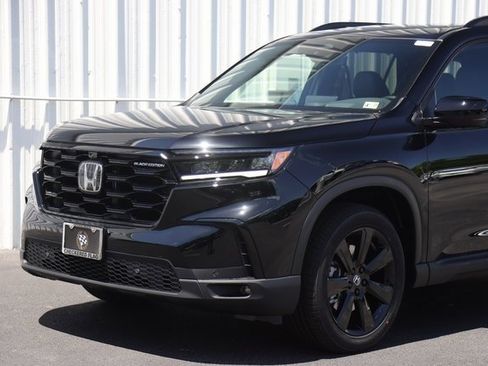 New 2025 Honda Pilot Black Edition image 3