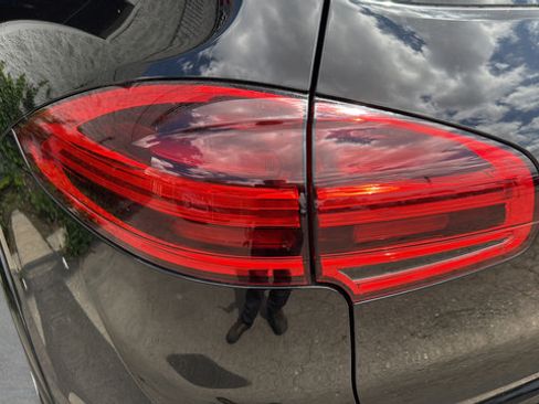 Used 2017 Porsche Cayenne S AWD/4WD image 33