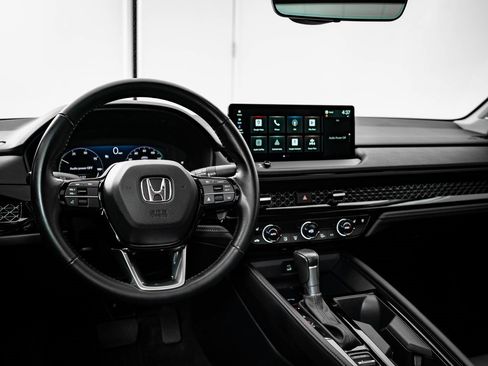 Used 2023 Honda Accord Touring image 4