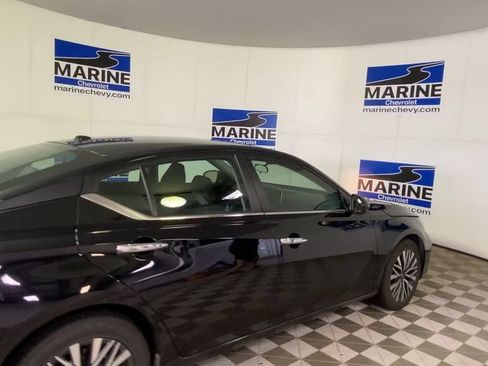 Used 2024 Nissan Altima 2.5 SV FWD image 2