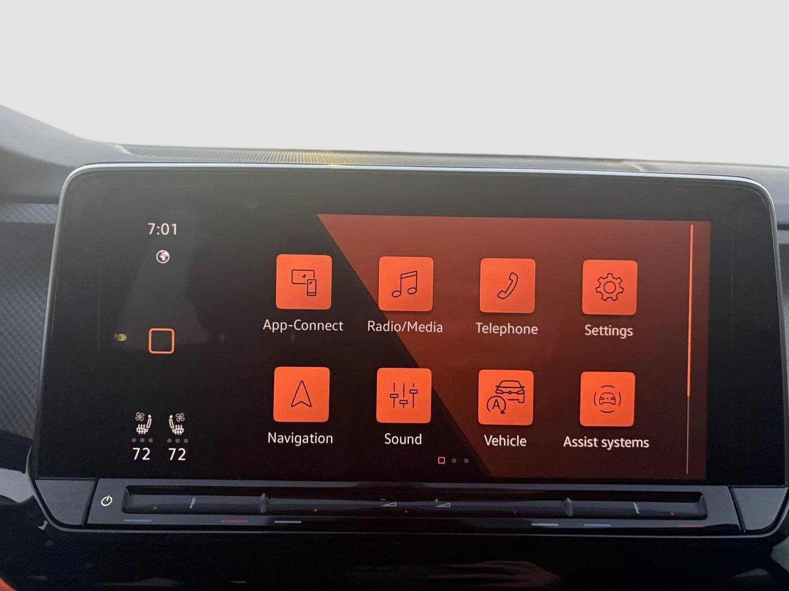 Certified 2024 Volkswagen Atlas Peak Edition SEL AWD/4WD image 17