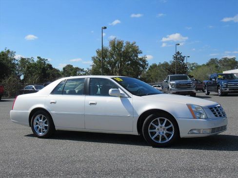 Used 2010 Cadillac DTS Luxury image 2