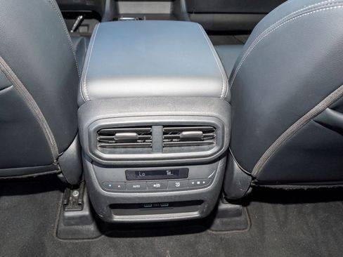 Certified 2023 Honda Pilot Touring image 23