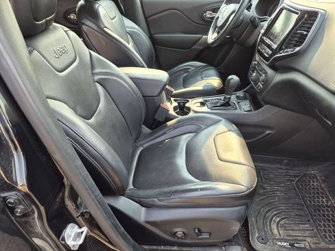 Used 2019 Jeep Cherokee Limited w/ Technology Group AWD/4WD image 28