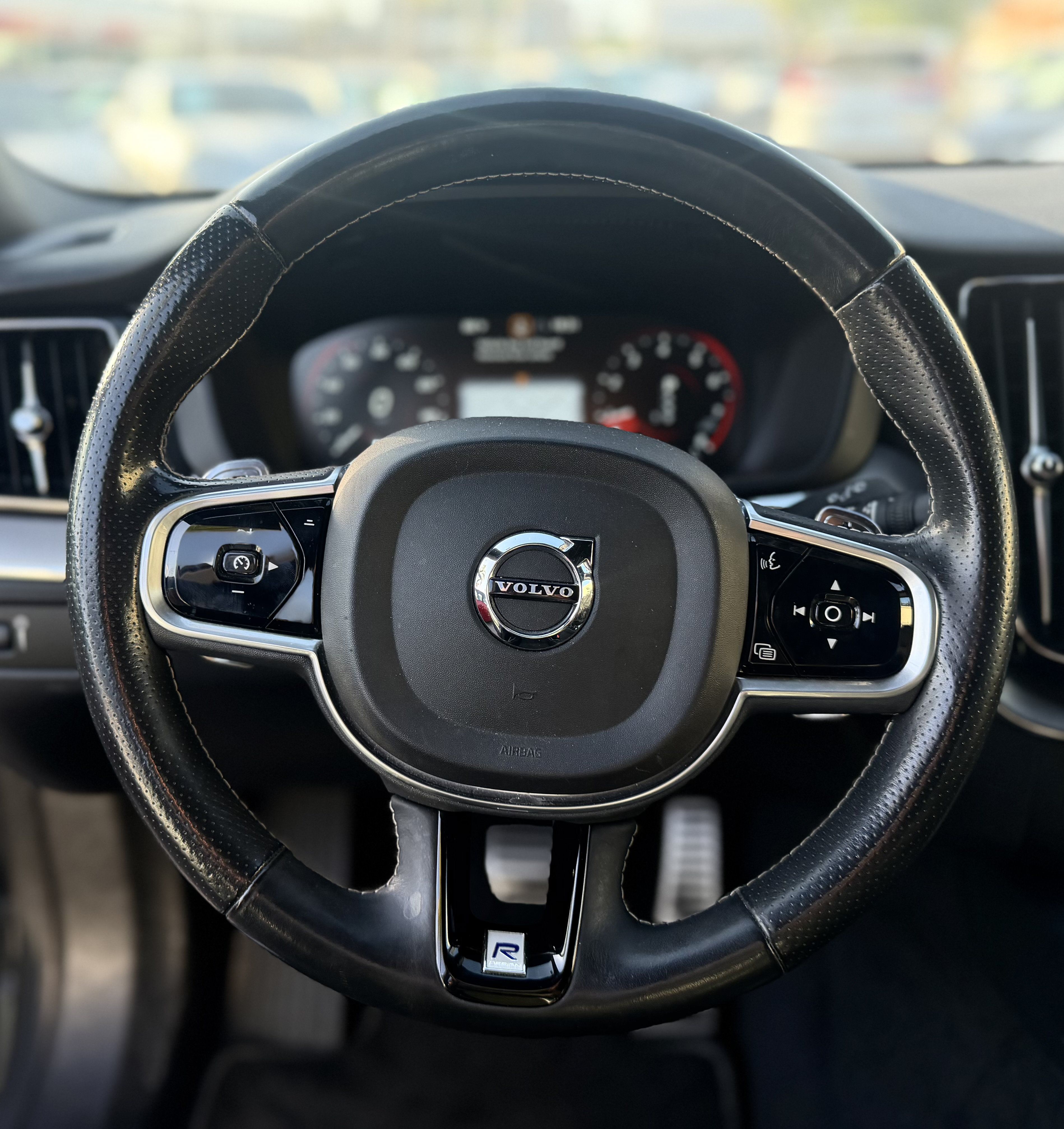 Used 2018 Volvo XC60 T6 R-Design AWD/4WD image 27