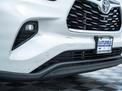 Used 2021 Toyota Highlander Limited AWD/4WD image 16