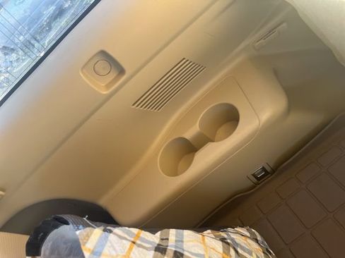 Used 2015 Toyota Highlander Limited image 29