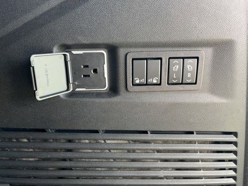 Certified 2024 Chevrolet Tahoe Premier w/ Advanced Technology Package image 6