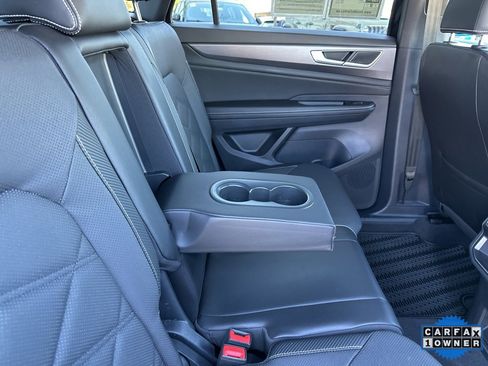 Used 2024 Volkswagen Atlas Cross Sport SE image 50