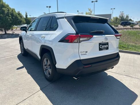 Used 2024 Toyota RAV4 XLE AWD/4WD image 5