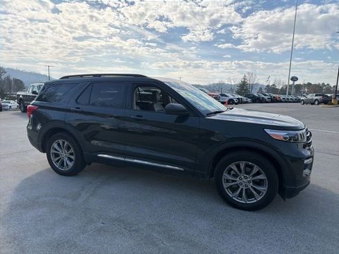 Used 2024 Ford Explorer XLT w/ Equipment Group 202A image 7
