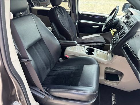 Used 2017 Dodge Grand Caravan SXT FWD image 20