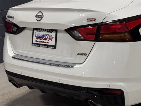 Used 2023 Nissan Altima 2.5 SR w/ SR Premium Package image 17