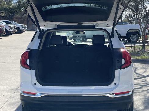 Used 2024 GMC Terrain SLT image 27