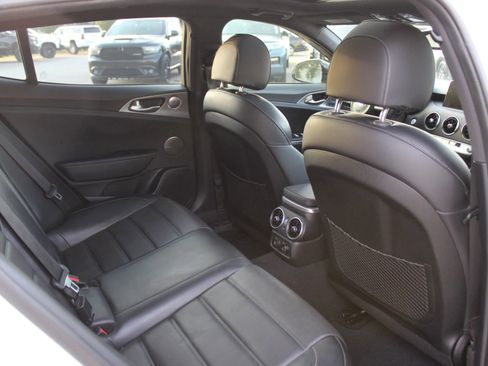 Used 2018 Kia Stinger GT2 image 26