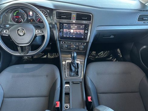 Used 2018 Volkswagen e-Golf SE image 12