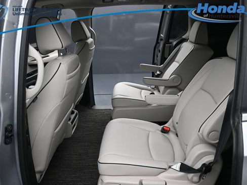 New 2026 Honda Odyssey Touring image 17
