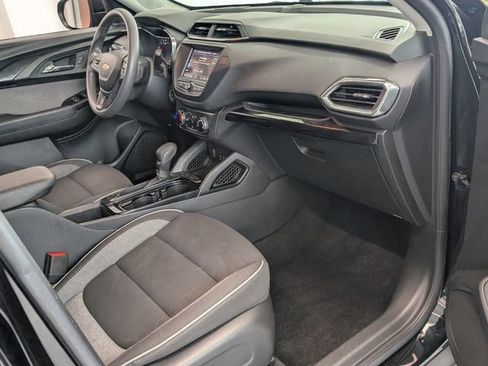 Used 2023 Chevrolet TrailBlazer LT FWD image 12