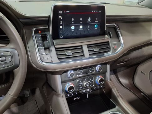 Used 2023 GMC Yukon SLT w/ SLT Luxury Package AWD/4WD image 10