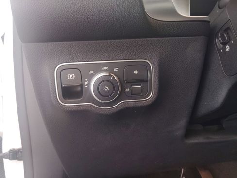 Used 2023 Mercedes-Benz EQB 300 4MATIC image 16